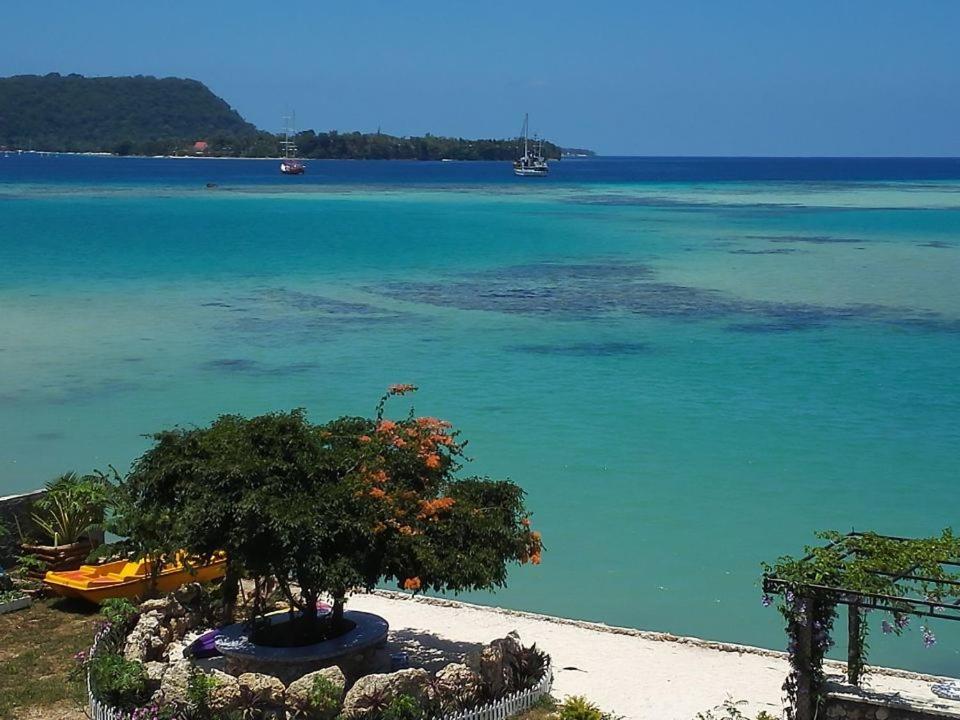 Crystal Beach Hotel Port Vila Exterior foto
